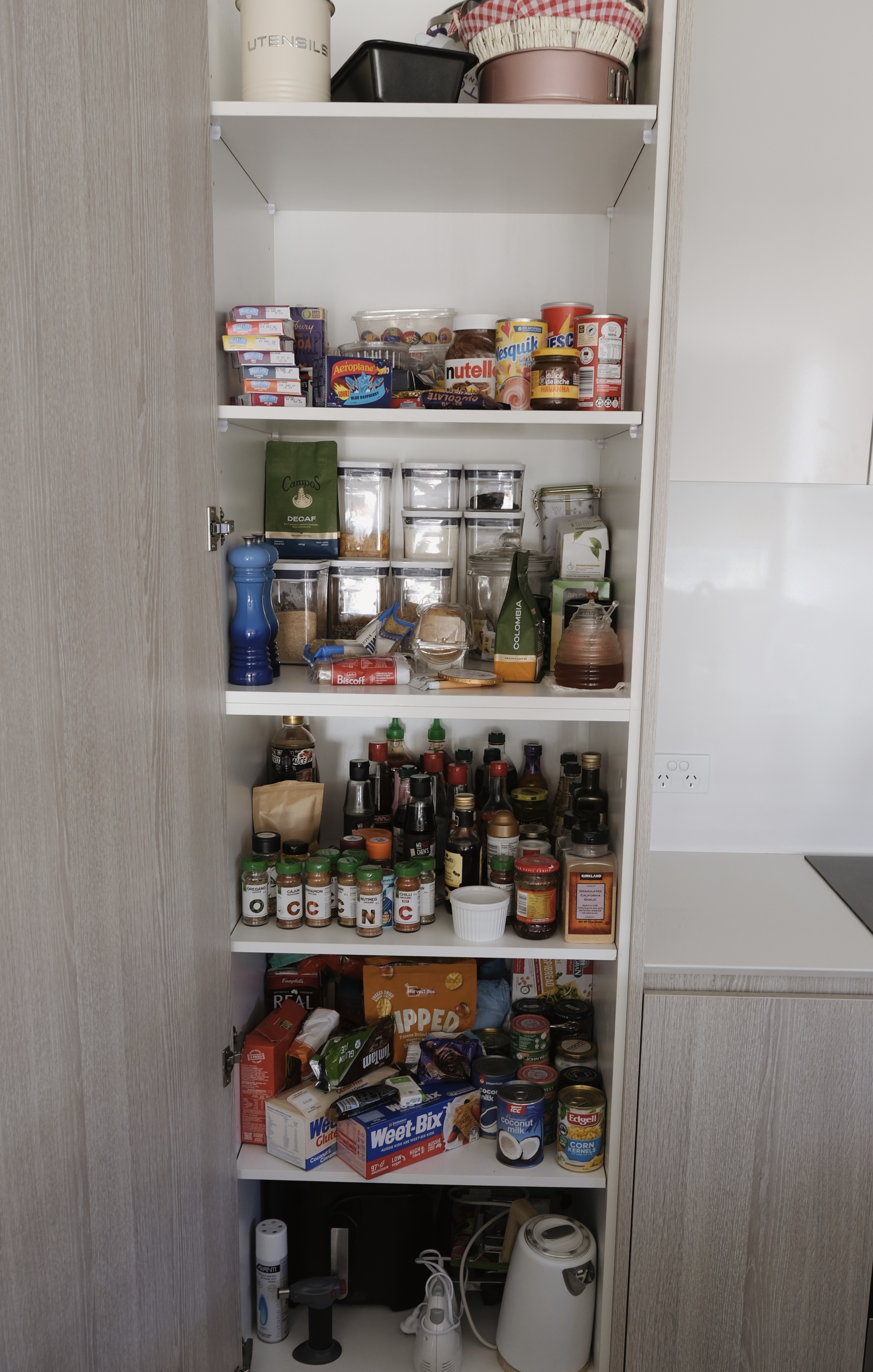 Wardrobe before organisation